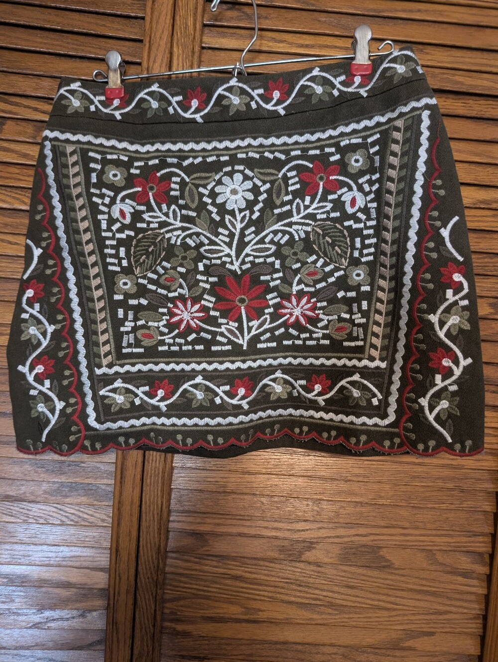 Mi Ami NWT Embroidered Floral Olive Green Mini Skirt Women's Size Medium